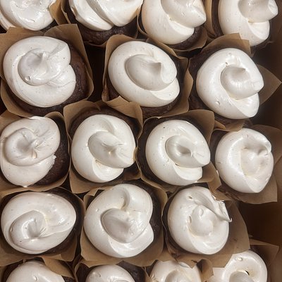 18ct Devils Food Chocolate Cupcakes