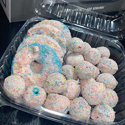 20 Grapes & 4 Pineapples 🍭