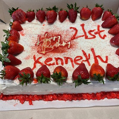 Strawberry Cake With Fresh Strawberries 