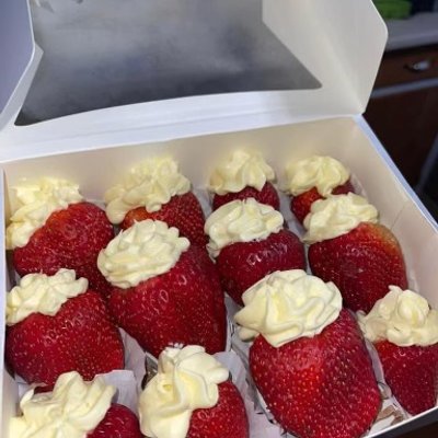 Cheesecake Stuffed Strawberries