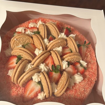 Strawberry Crunch With Cheesecake Filling And Toppings