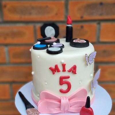 6inch Fondant Cake 3 Layers