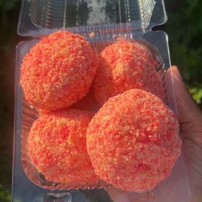 Strawberry Crunch Cheesecake Balls 