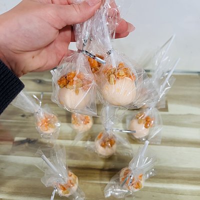 Dreamsicle Cake Pops