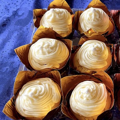 Gluten Free Lemon Curd Filled Lemon Cupcakes With Lemon Buttercream Frosting