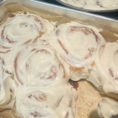 Box Of 6 Cinnamon Rolls 