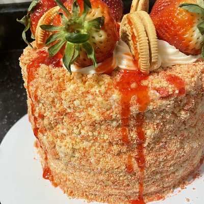 8” Strawberry Crunch Cake