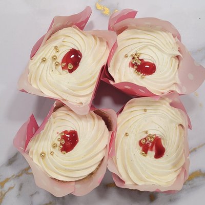 "Wedding Cake" With Raspberry Filling Cupcake