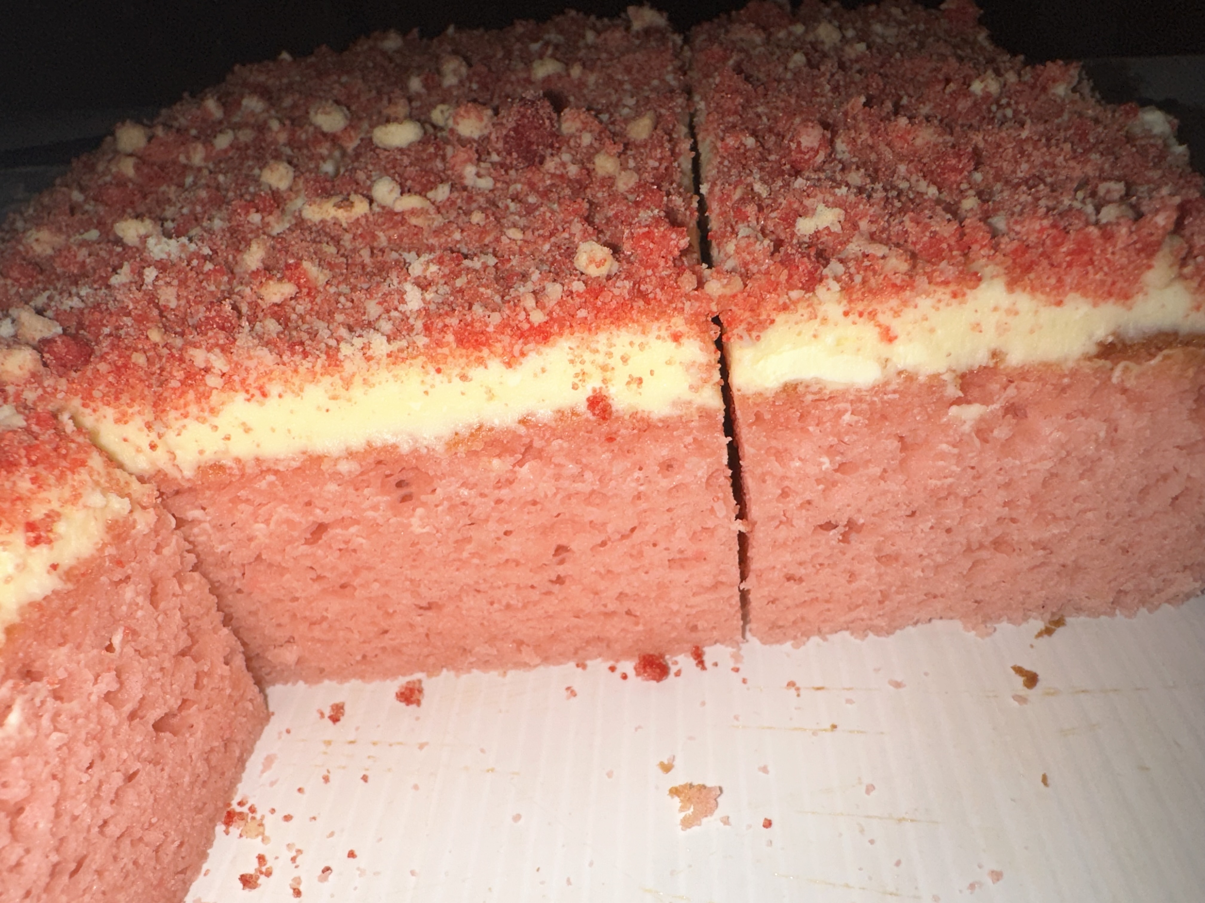 Strawberry Crumble Cake 