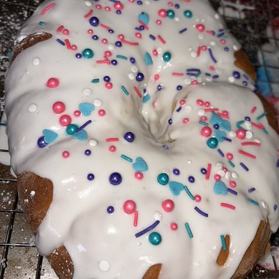 King Cake, Medium (Approx. 2 lbs.)