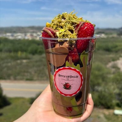 20oz - Dubai Chocolate Strawberry Cup