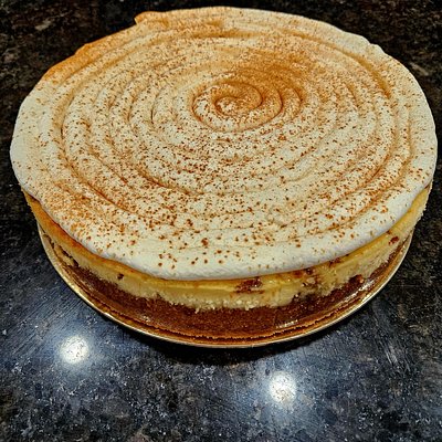 cinnamon roll cheesecake