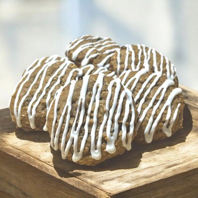 Vanilla Bean Iced Oatmeal Raisin Cookies
