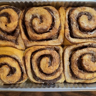 6 Ct - Pumpkin Spice Cinnamon Rolls