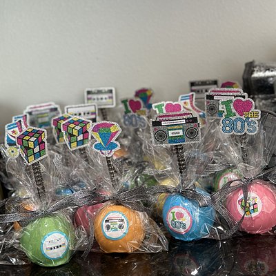 Candy Apples by the Dozen🍏