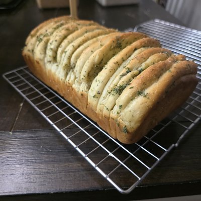 Garlic Pull-Apart Bread 