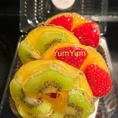 Small Kiwi/ Strawberry Pineapple Stacked