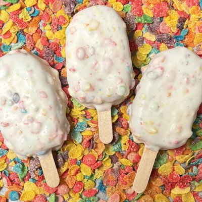 Fruity Pebbles Cakesicles
