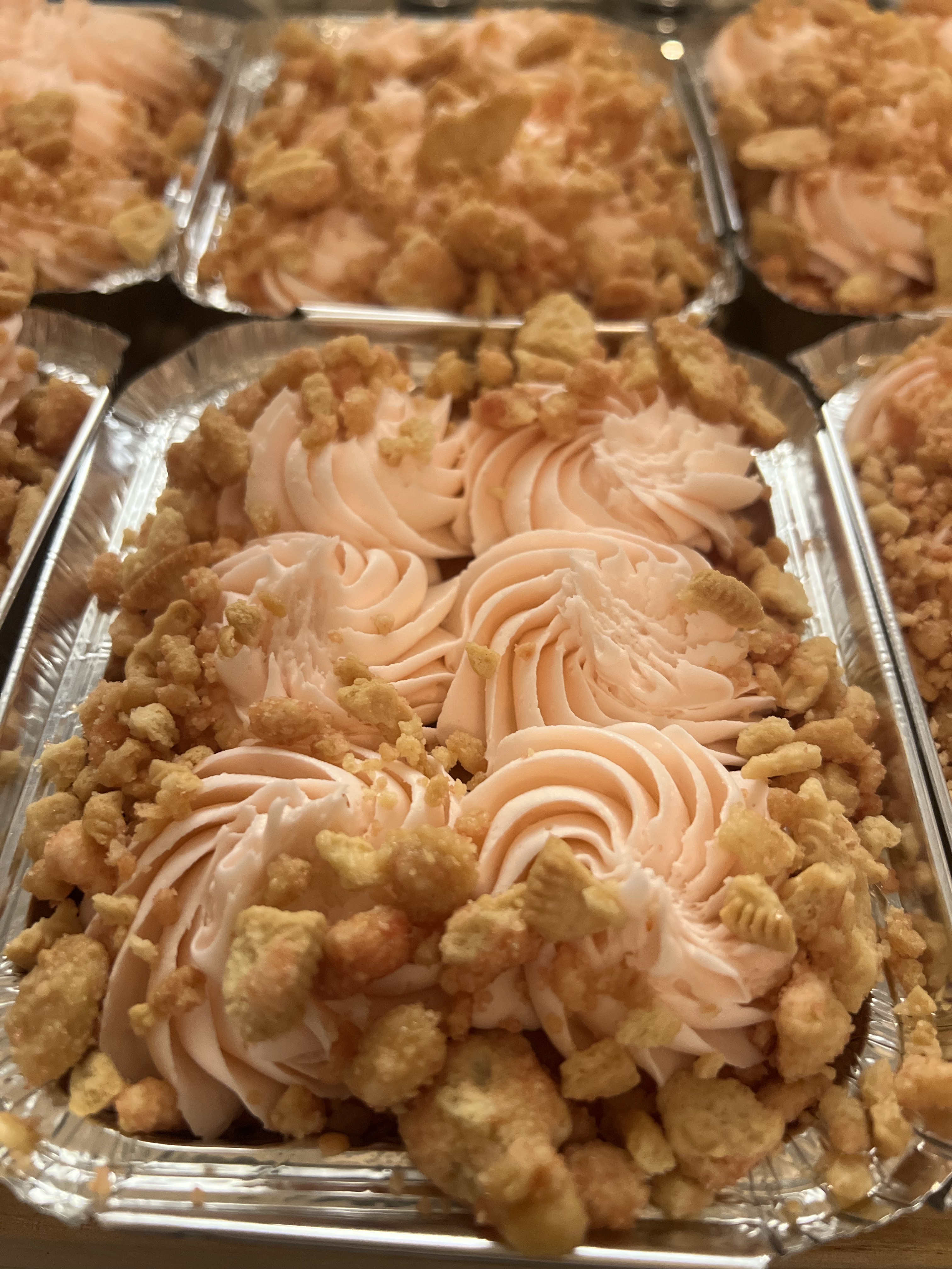 Strawberry crunch Cake