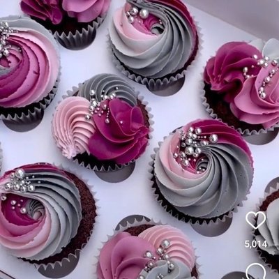 Elegant Decorated Cupcakes