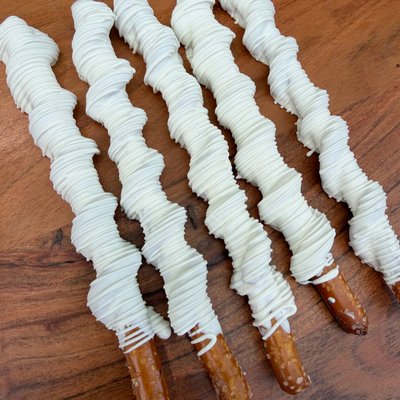 Dipped Caramel Pretzels 