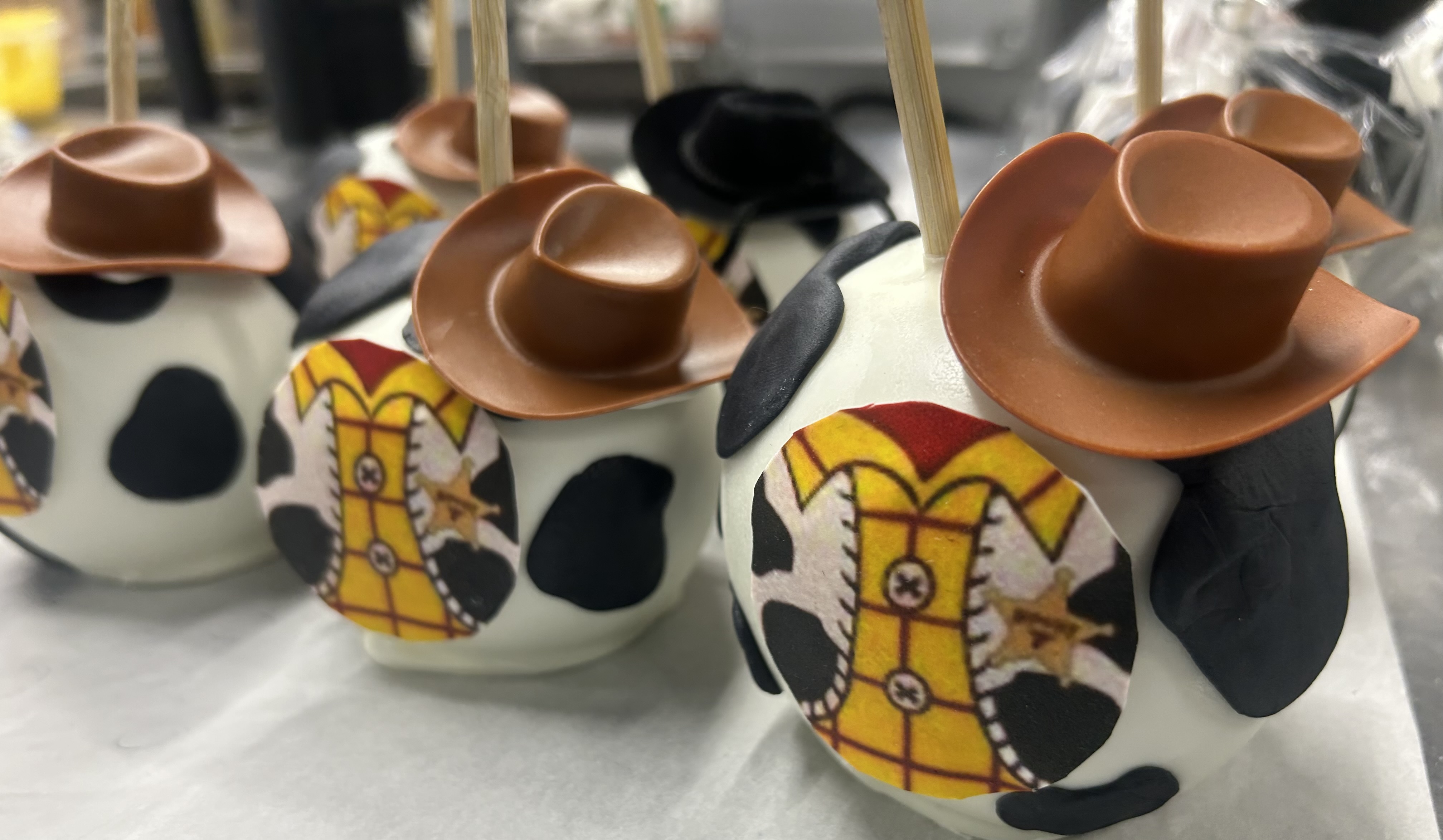 12 Candy Apples (White Chocolate ) Custom