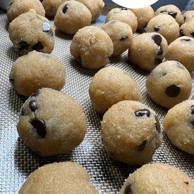 Cookie Dough Truffles (12)