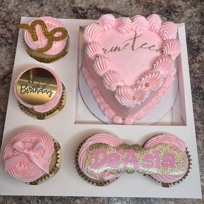 bento cake + 5 cupcakes