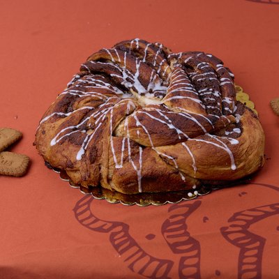 Cookie Butter Tea Ring (Serves 8-10)