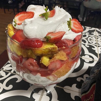 Strawberry Lemonade Trifle (Large) 10+ servings. 