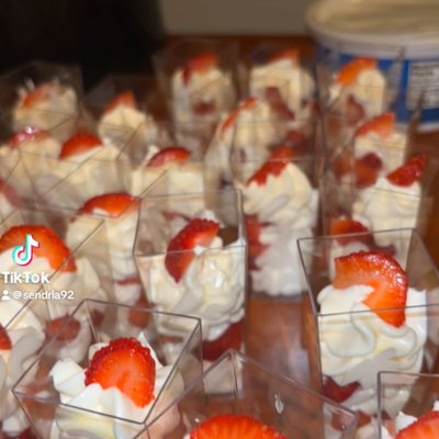 Strawberry cheesecake Shooters 