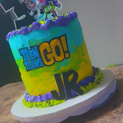 CUSTOM 8’ CAKE 