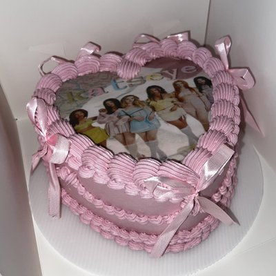8-Inch 2-Layer Heart Shaped Cake