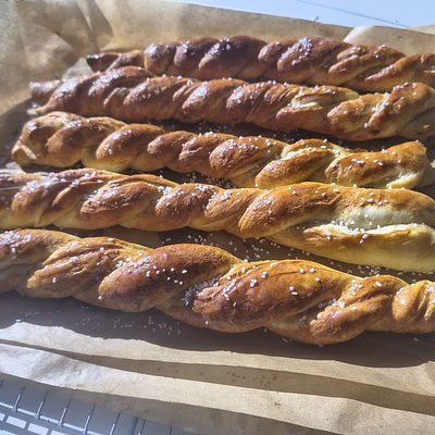 Sourdough soft pretzels ( Cinnamons Sugar)(4)