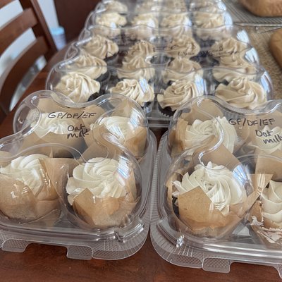 Cupcakes- Vanilla (dozen)