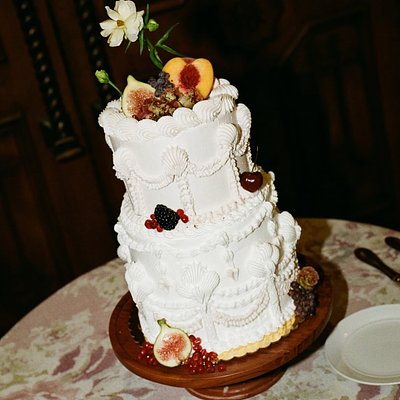 Large Tier: 8 inch x 6 inch (30-35 servings) 