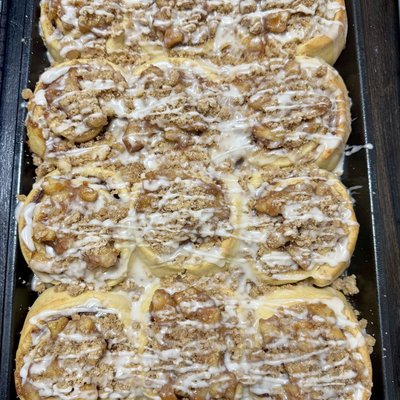 Apple Crumble Cinnamon Rolls