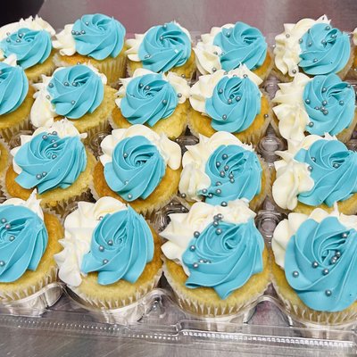 Basic Cupcakes (12)