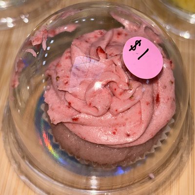 Mini Strawberry Cupcake ♡︎
