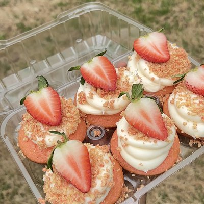 Strawberry Shortcake Cupcakes (half dozen)
