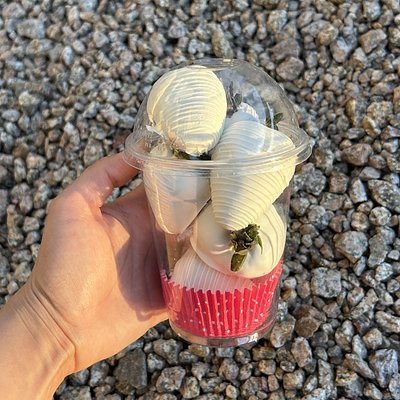 white chocolate covered strawberry cup