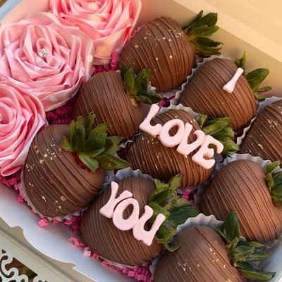 “I Love You” Strawberry Box w/ Three Eternal Roses
