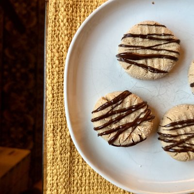 Peanut Butter Cookies (1/2 Dozen)
