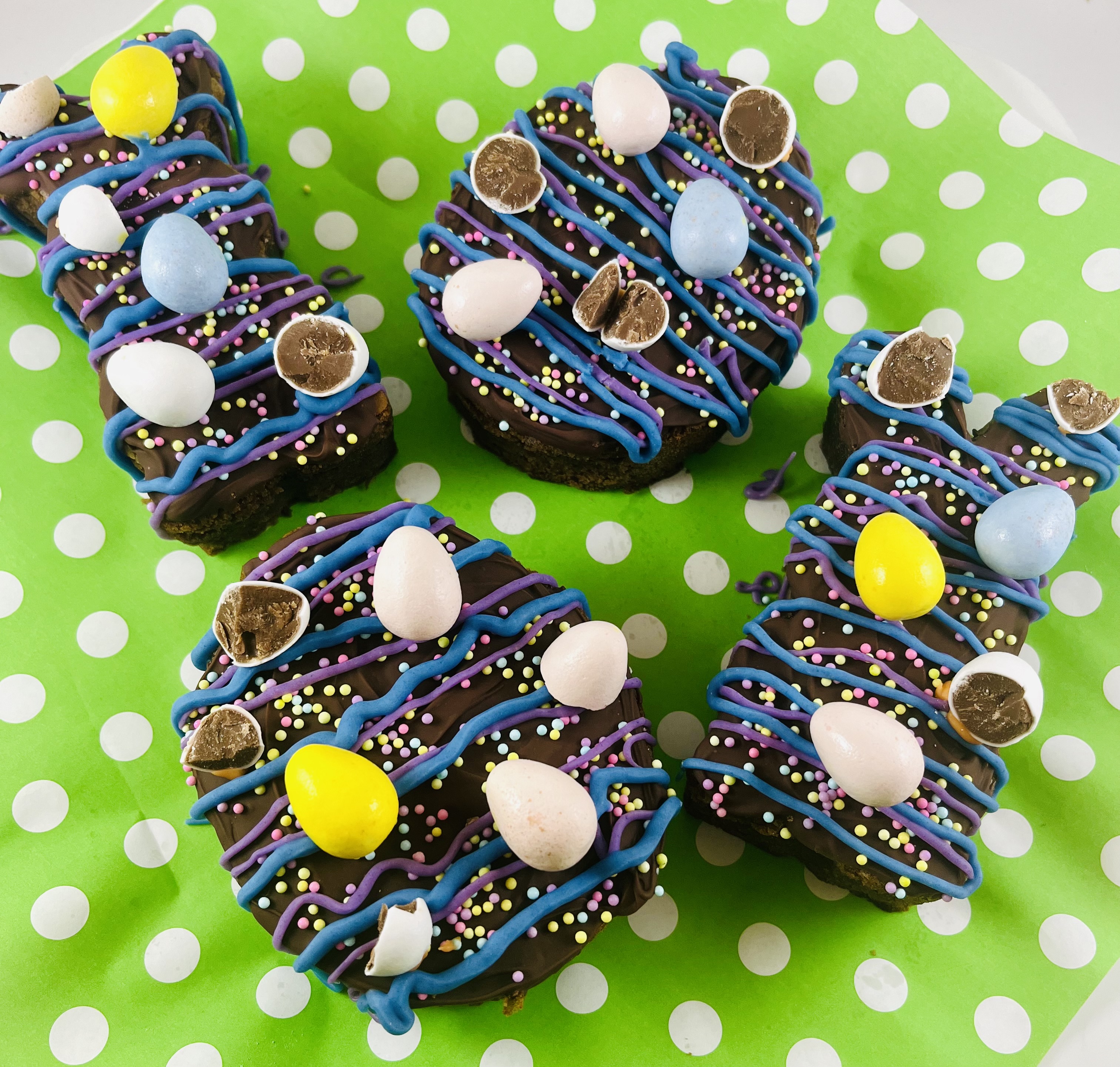 2 Mini Bunnies & 2 Easter Eggs