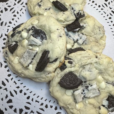 NEW! Cookies N’ Cream Cookies 