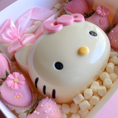 Hello Kitty Breakable + 6 Berries
