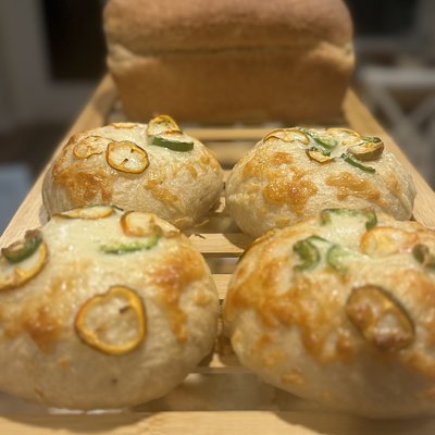 Jalapeño Cheddar Sourdough Bagels- (4)