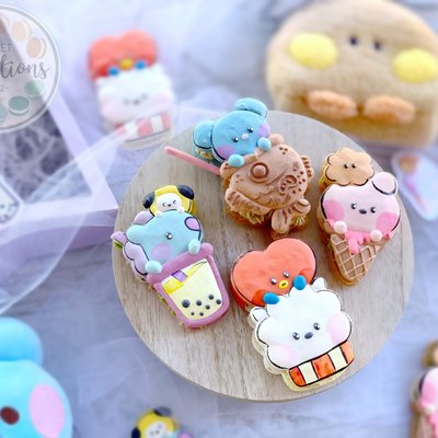 Character Macarons