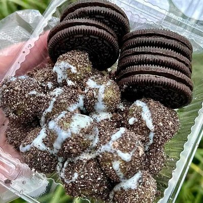 Oreo Cheesecake Flavored Candied Grapes with Crushed Oreos Topping 