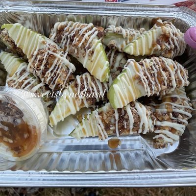 A Dozen Snicker Apple Slices W/Snicker Cheesecake Dip 